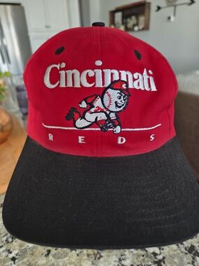 Cincinnati Reds Vintage NWT Twins Enterprise Snapback  Red & Black Baseball Cap